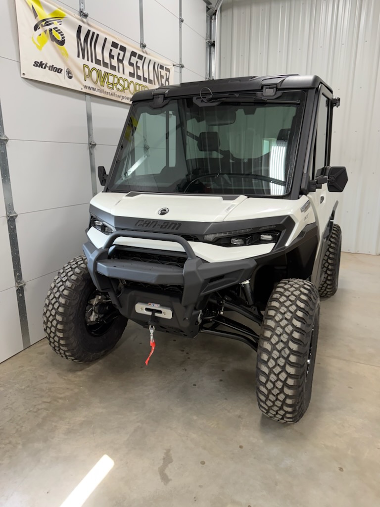 2026 Can-Am 2026 DEFENDER LTD CAB HD11 WHITE SKU # 8JTD Utility Vehicle