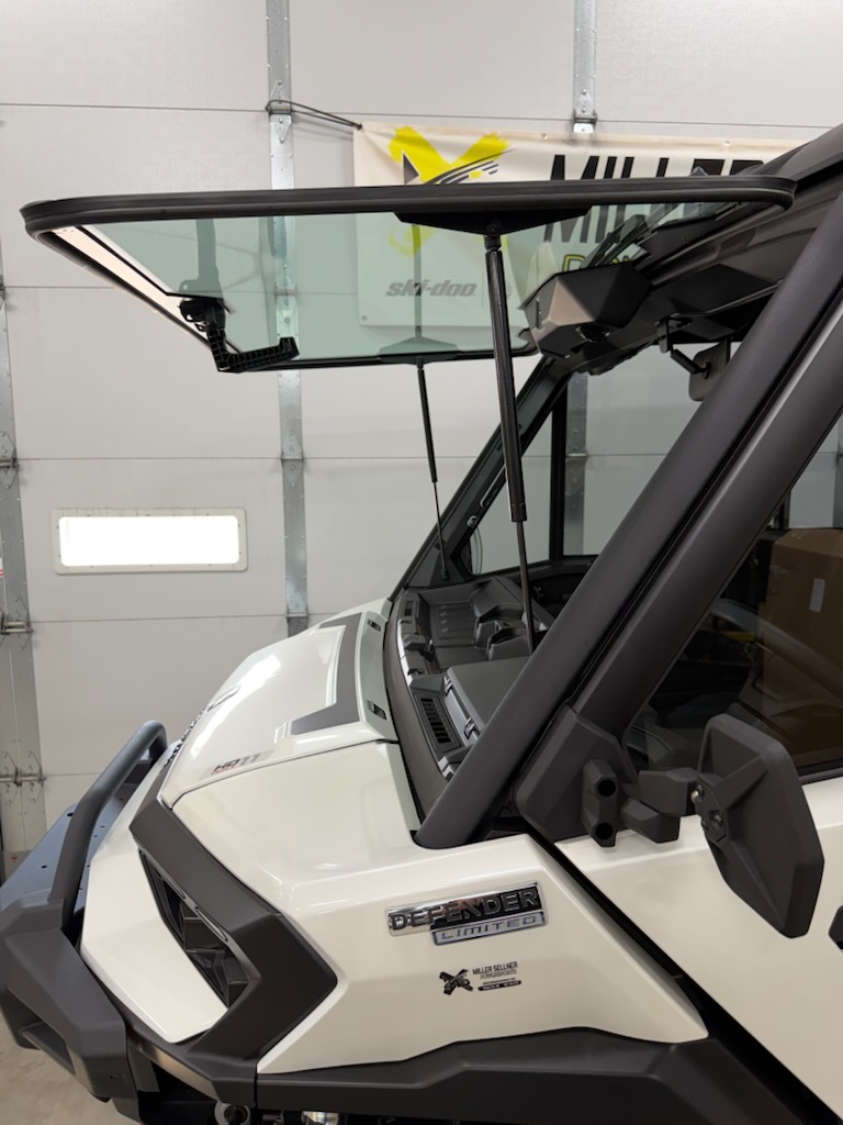 2026 Can-Am 2026 DEFENDER LTD CAB HD11 WHITE SKU # 8JTD Utility Vehicle