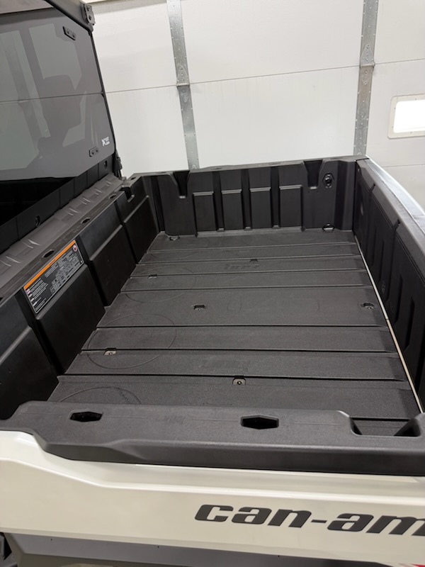 2026 Can-Am 2026 DEFENDER LTD CAB HD11 WHITE SKU # 8JTD Utility Vehicle