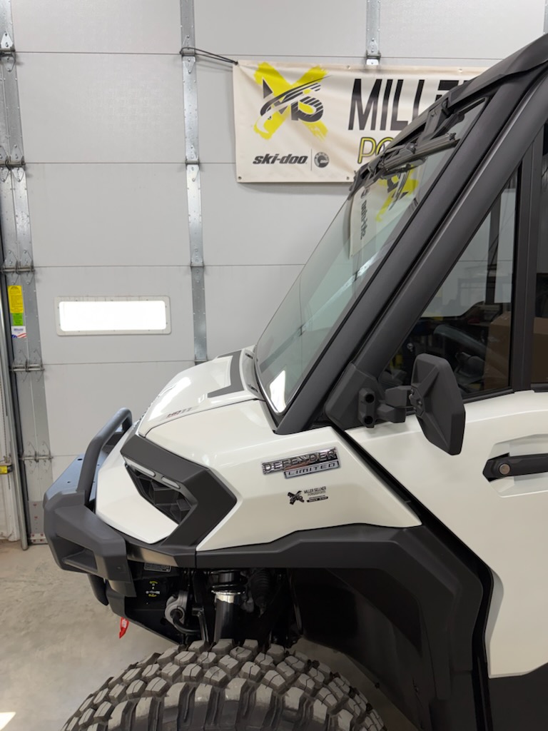 2026 Can-Am 2026 DEFENDER LTD CAB HD11 WHITE SKU # 8JTD Utility Vehicle