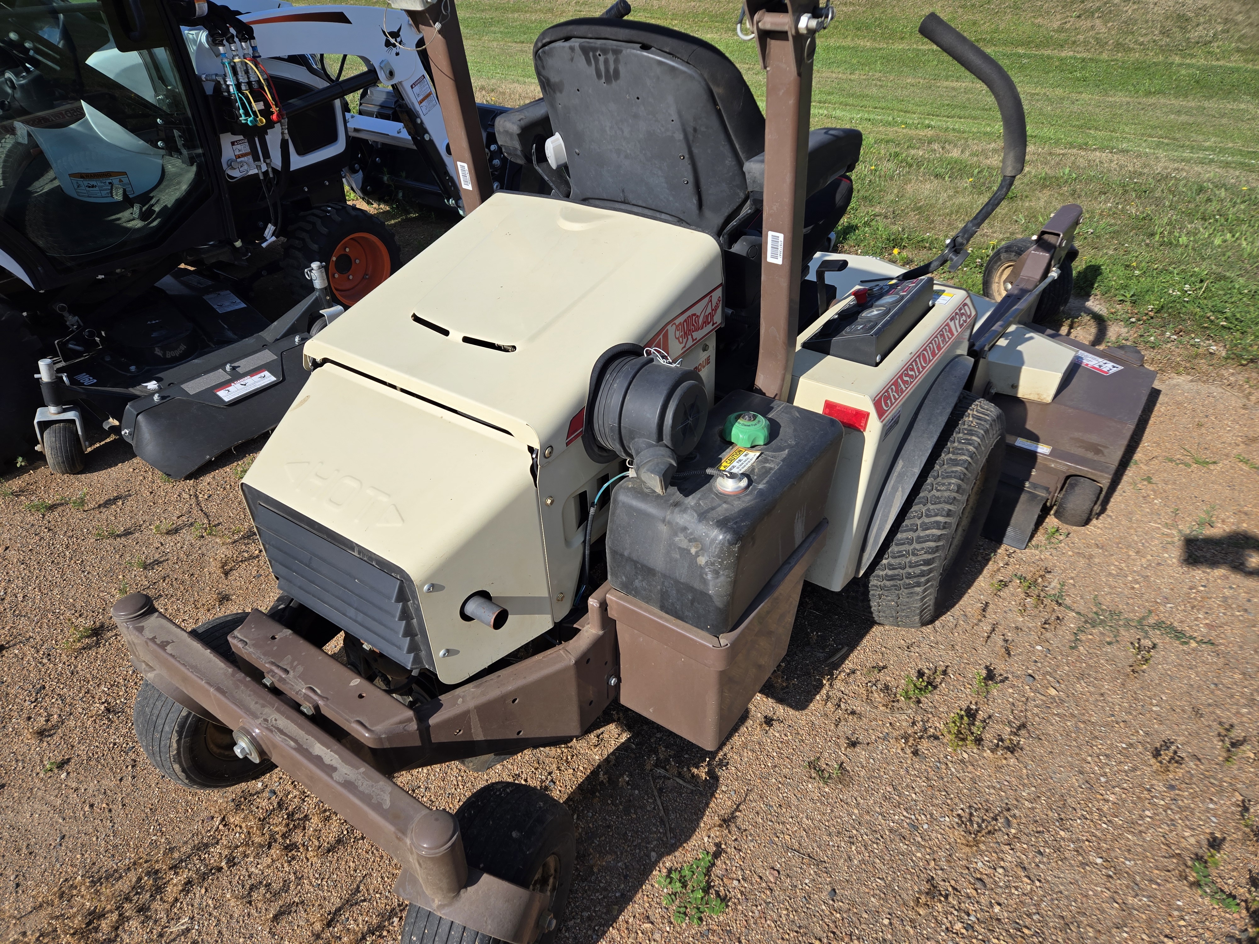 2024 Grasshopper 725DT W/3572 RD , Turf , Grammar Mower/Zero Turn