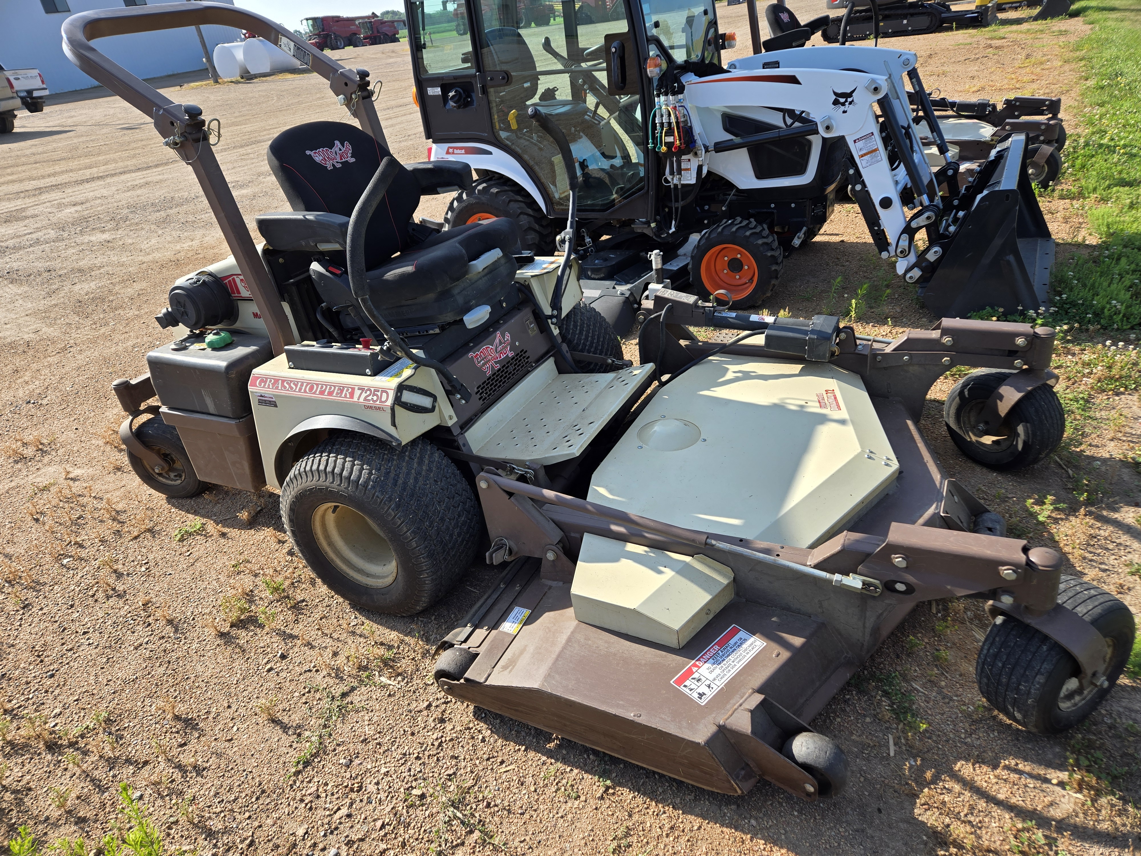 2024 Grasshopper 725DT W/3572 RD , Turf , Grammar Mower/Zero Turn