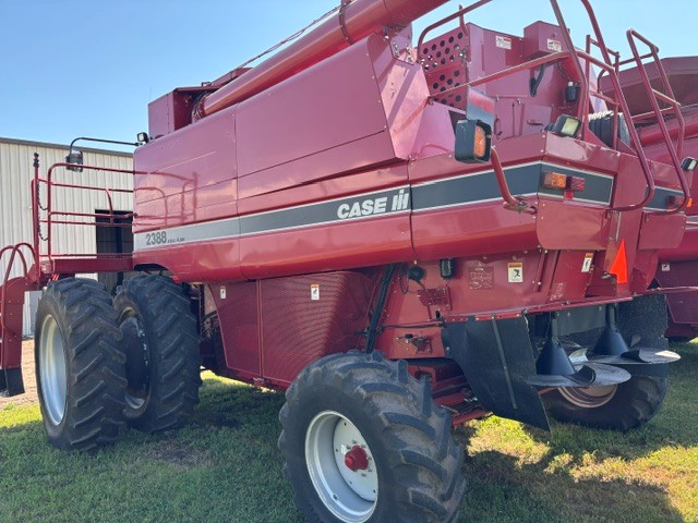 2005 Case IH 2388 Combine