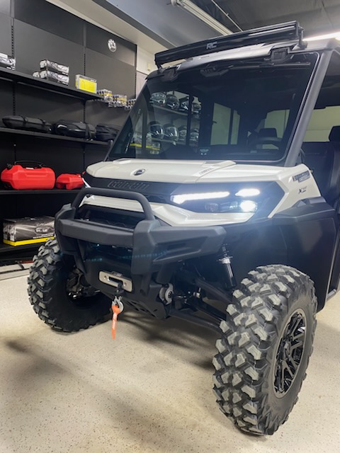 2026 Can-Am 2026 DEFENDER MAX LTD CAB HD11 WHITE SKU # 6MTE Utility Vehicle