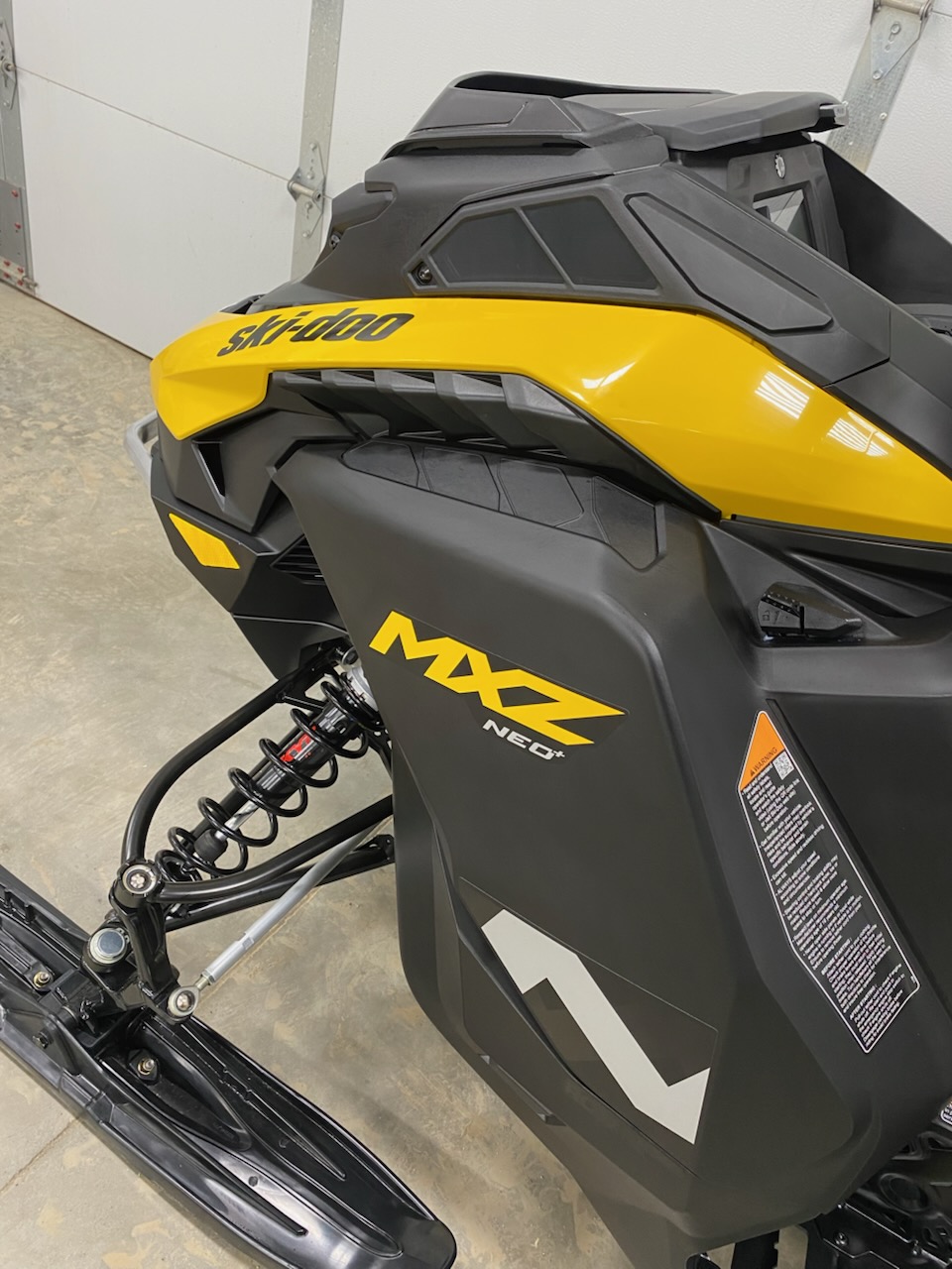 2027 Ski-Doo 2027 MXZ NEO+ 600EFI 55HP YEL/BLK SKU # BPVA Snowmobile