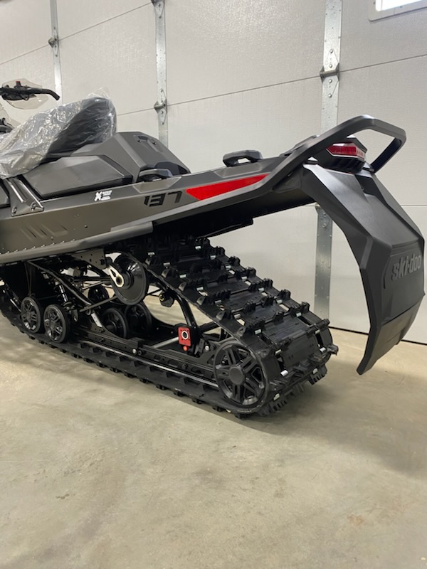 2027 Ski-Doo 2027 MXZ ADR 850 137"x1.25"RS BLACK SKU # BDVA Snowmobile