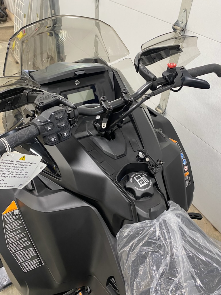 2027 Ski-Doo 2027 MXZ ADR 850 137"x1.25"RS BLACK SKU # BDVA Snowmobile