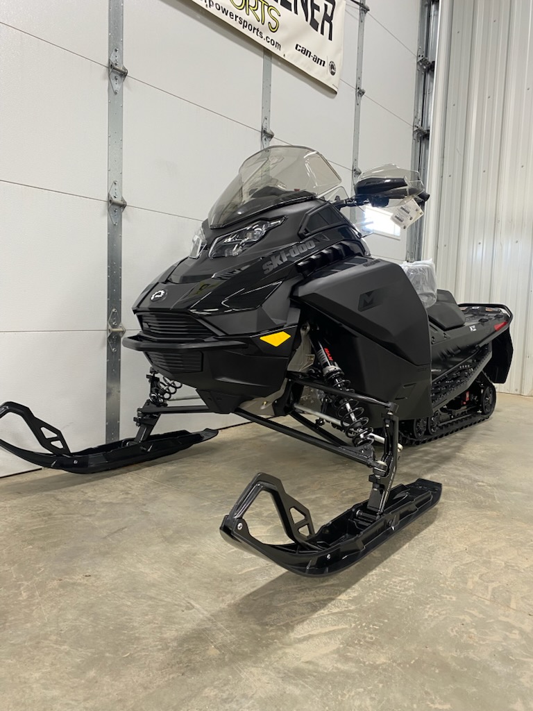 2027 Ski-Doo 2027 MXZ ADR 850 137"x1.25"RS BLACK SKU # BDVA Snowmobile