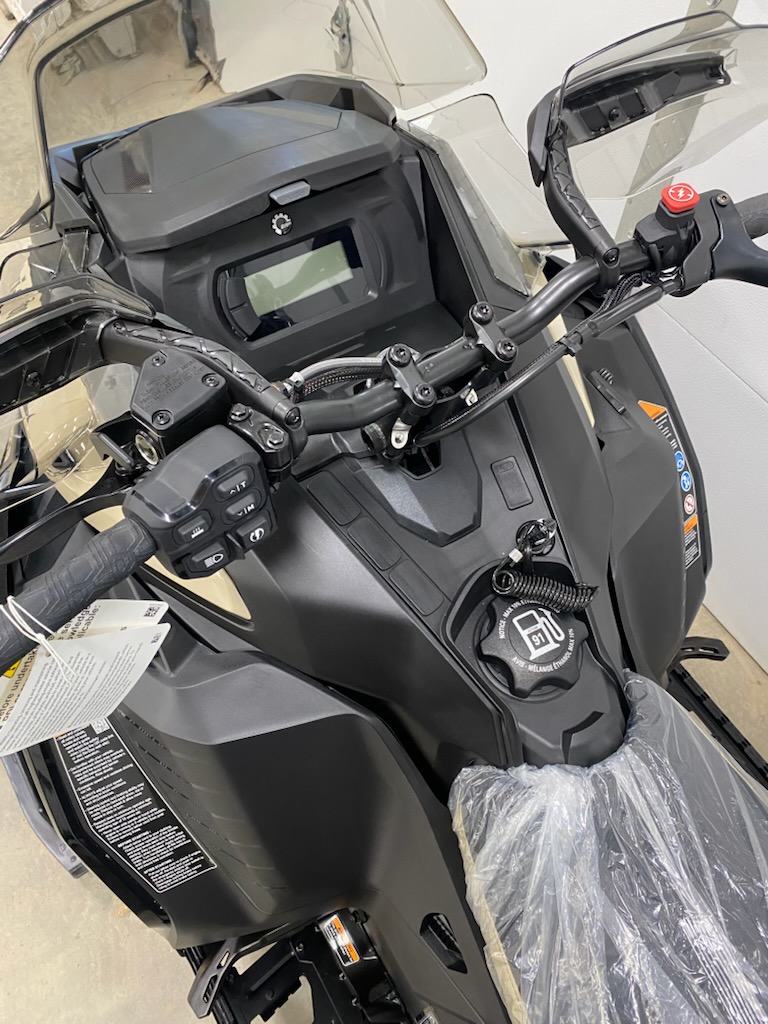 2027 Ski-Doo 2027 MXZ ADR 850 137"x1.25"RS TAN SKU # BDVG Snowmobile