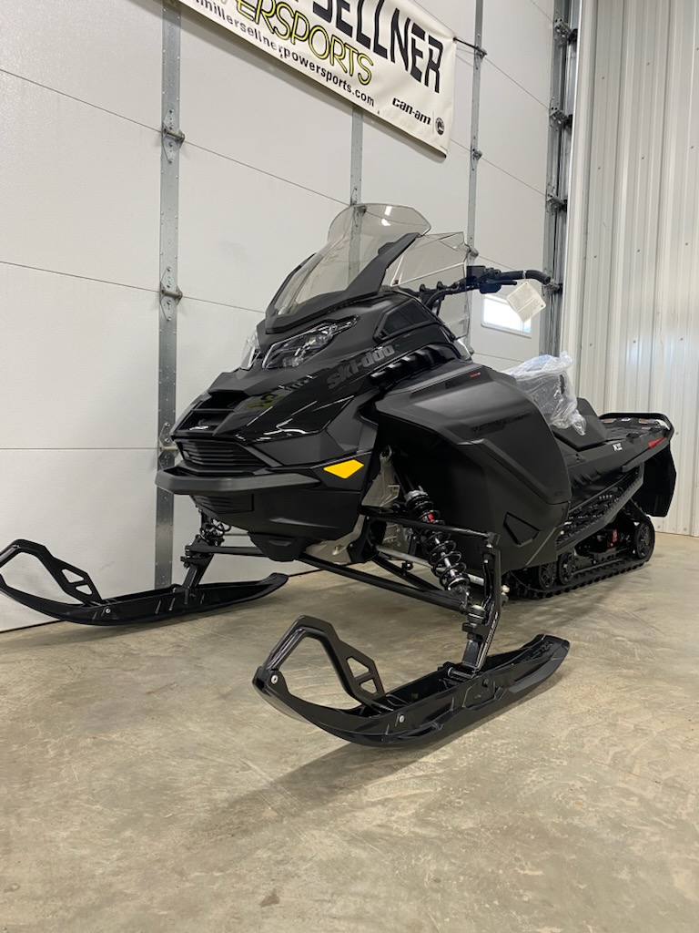 2027 Ski-Doo 2027 REN 900 ACE TURBO R 137" BLACK SKU # DTVA Snowmobile