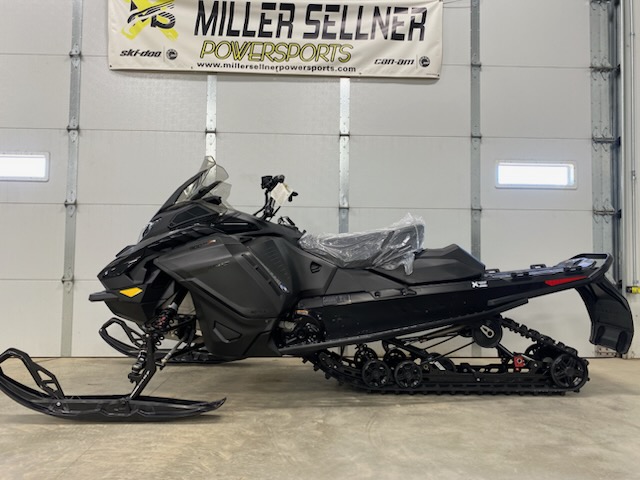 2027 Ski-Doo 2027 REN 900 ACE TURBO R 137" BLACK SKU # DTVA Snowmobile