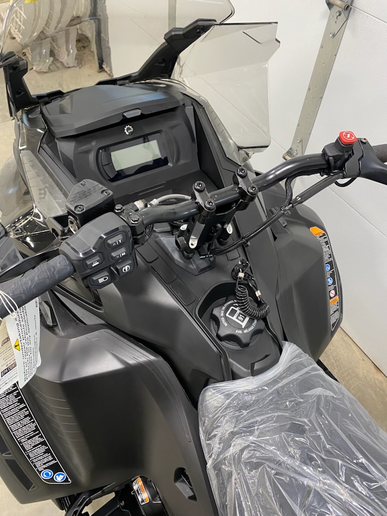 2027 Ski-Doo 2027 REN 900 ACE TURBO R 137" BLACK SKU # DTVA Snowmobile