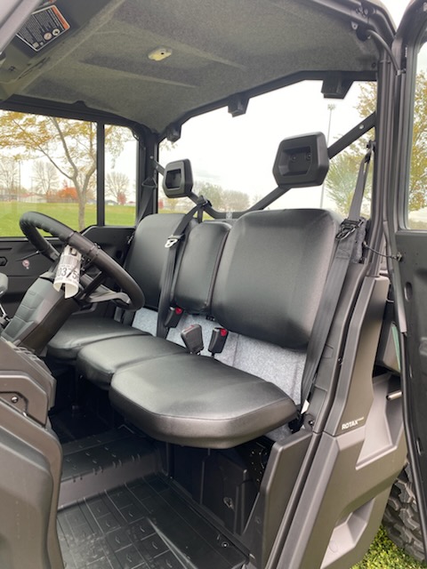 2026 Can-Am 2026 DEFENDER DPS CAB HD9 64"GREEN SKU # 8UTD Utility Vehicle