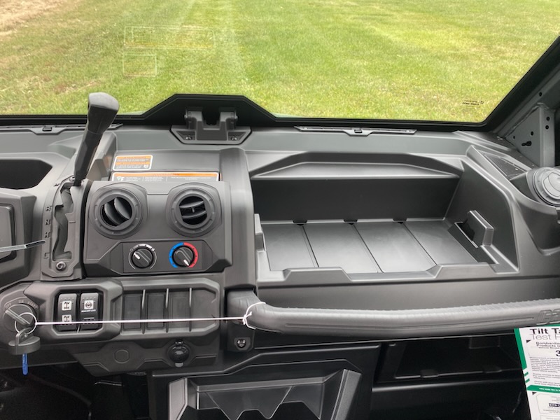 2026 Can-Am 2026 DEFENDER DPS CAB HD9 64"GREEN SKU # 8UTD Utility Vehicle