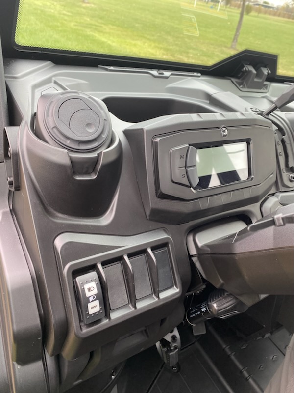 2026 Can-Am 2026 DEFENDER DPS CAB HD9 64"GREEN SKU # 8UTD Utility Vehicle