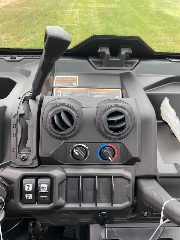 2026 Can-Am 2026 DEFENDER DPS CAB HD9 64"GREEN SKU # 8UTD Utility Vehicle