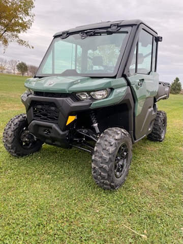 2026 Can-Am 2026 DEFENDER DPS CAB HD9 64"GREEN SKU # 8UTD Utility Vehicle