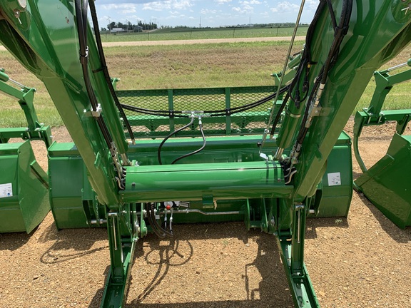 2022 John Deere 640R Loader