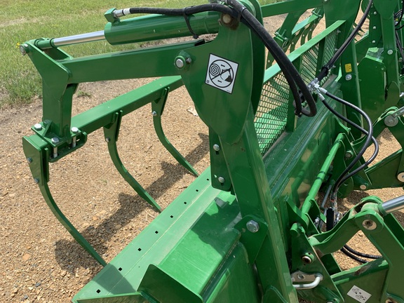 2022 John Deere 640R Loader