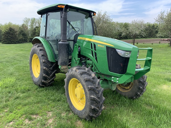 2023 John Deere 5090E Tractor