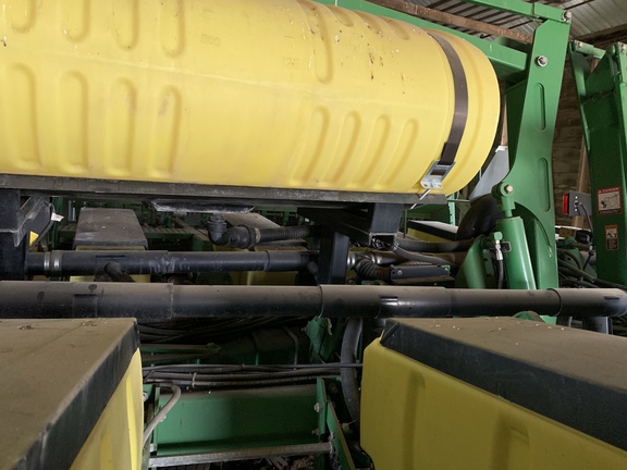 2014 John Deere 1760 Planter