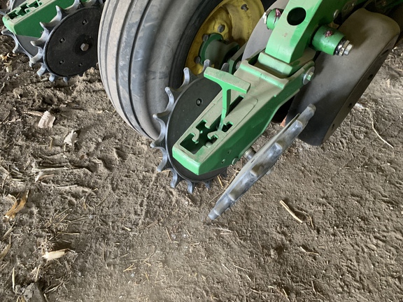 2014 John Deere 1760 Planter