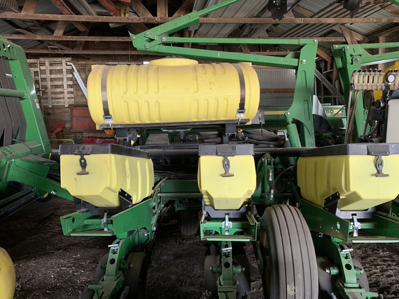 2014 John Deere 1760 Planter