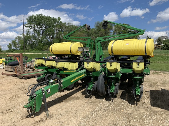 2014 John Deere 1760 Planter