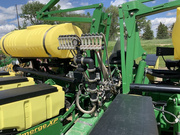 2014 John Deere 1760 Planter