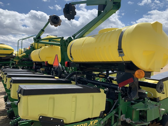 2014 John Deere 1760 Planter