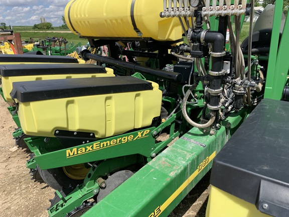 2014 John Deere 1760 Planter