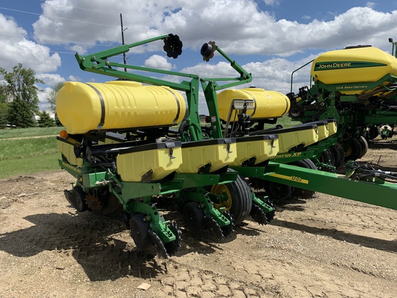 2014 John Deere 1760 Planter