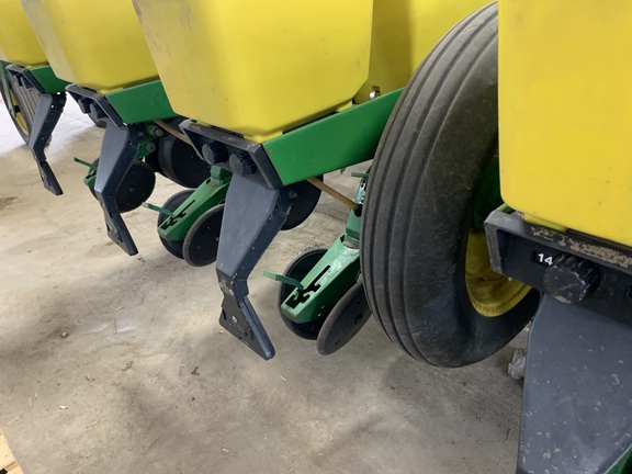 1999 John Deere 1770 Planter