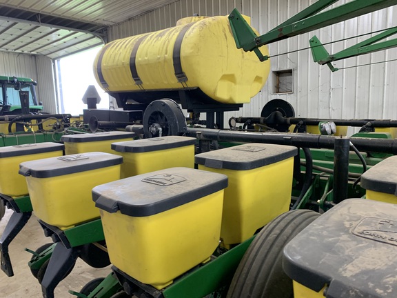 1999 John Deere 1770 Planter