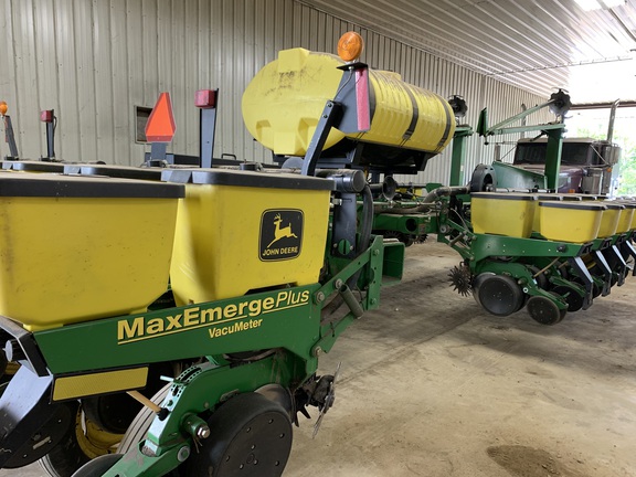 1999 John Deere 1770 Planter