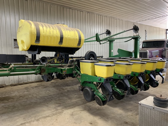 1999 John Deere 1770 Planter