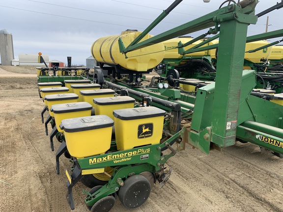 1999 John Deere 1770 Planter