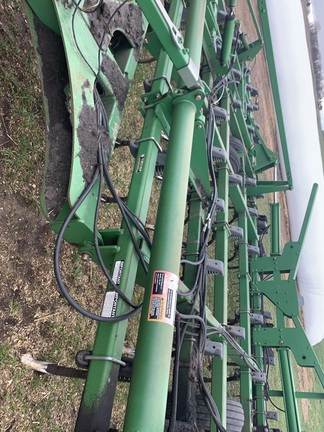 2006 John Deere 2210 Field Cultivator