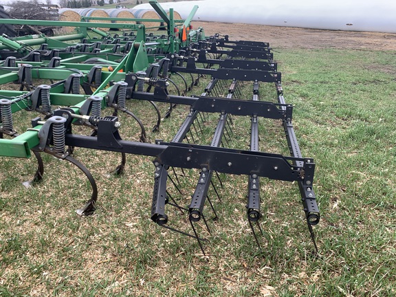 2006 John Deere 2210 Field Cultivator