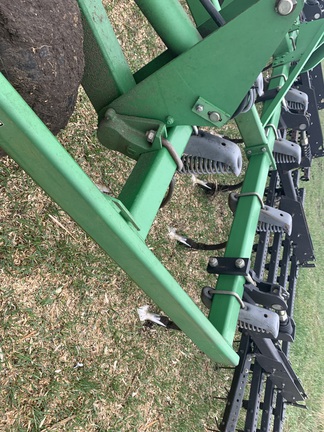 2006 John Deere 2210 Field Cultivator