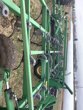 2006 John Deere 2210 Field Cultivator