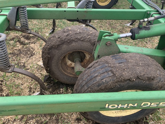 2006 John Deere 2210 Field Cultivator