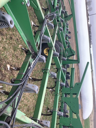 2006 John Deere 2210 Field Cultivator