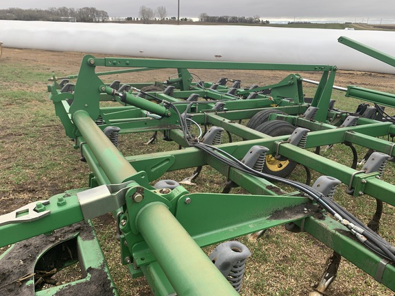 2006 John Deere 2210 Field Cultivator