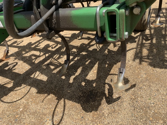 2006 John Deere 2210 Field Cultivator