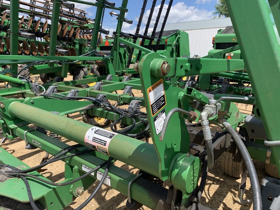 2006 John Deere 2210 Field Cultivator