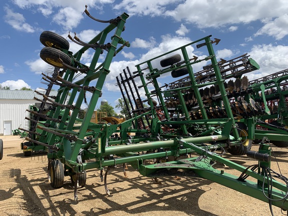 2006 John Deere 2210 Field Cultivator