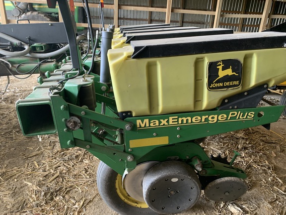 2001 John Deere 1770 Planter