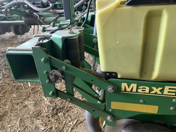 2001 John Deere 1770 Planter