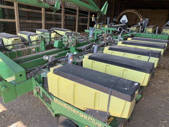 2001 John Deere 1770 Planter